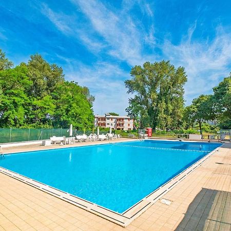 La Dolce Vita - Apartment With Shared Pool And Large Terrace Lido delle Nazioni Ngoại thất bức ảnh