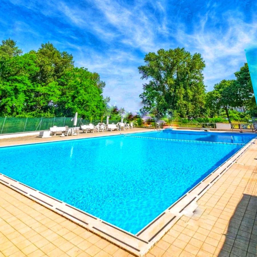 La Dolce Vita - Apartment With Shared Pool And Large Terrace Lido delle Nazioni Ngoại thất bức ảnh