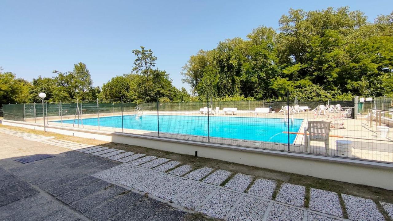 La Dolce Vita - Apartment With Shared Pool And Large Terrace Lido delle Nazioni Ngoại thất bức ảnh