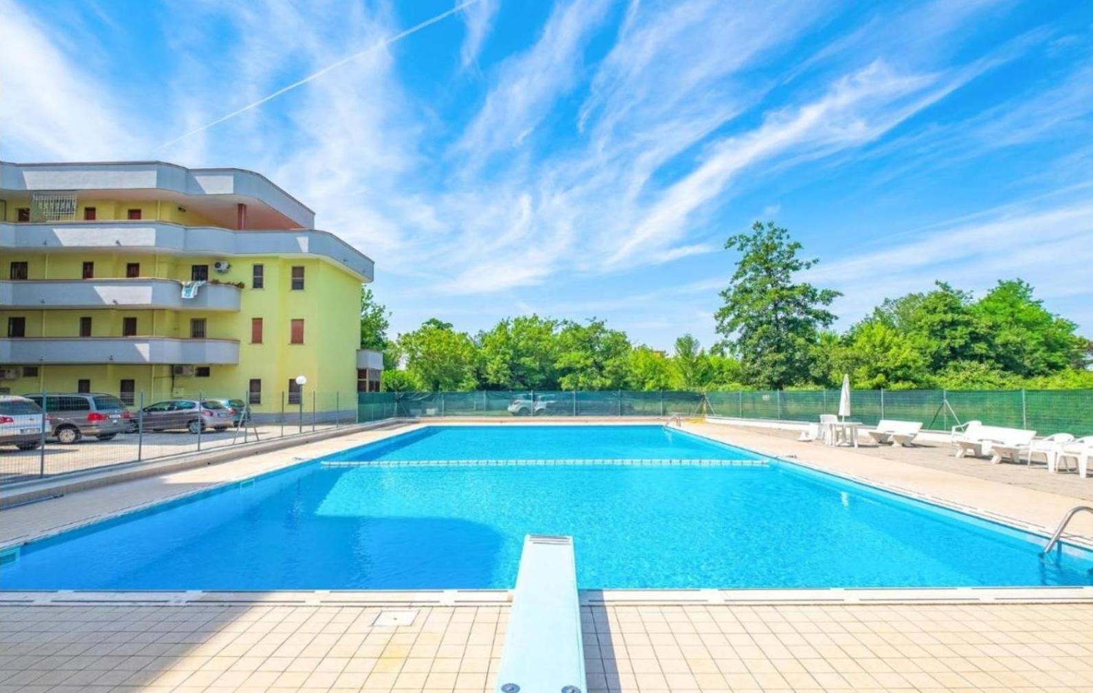 La Dolce Vita - Apartment With Shared Pool And Large Terrace Lido delle Nazioni Ngoại thất bức ảnh