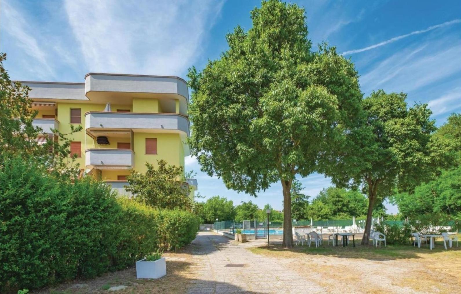 La Dolce Vita - Apartment With Shared Pool And Large Terrace Lido delle Nazioni Ngoại thất bức ảnh