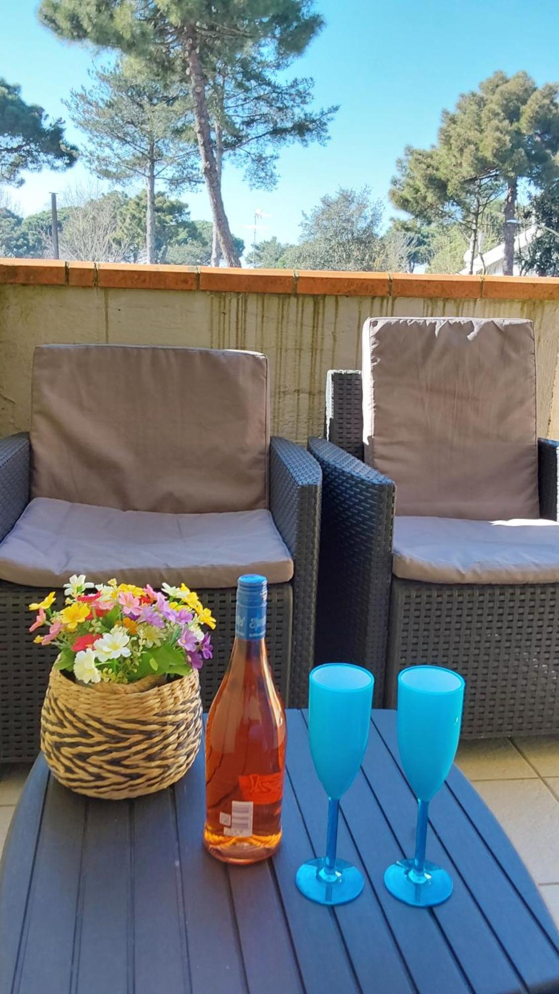 La Dolce Vita - Apartment With Shared Pool And Large Terrace Lido delle Nazioni Ngoại thất bức ảnh